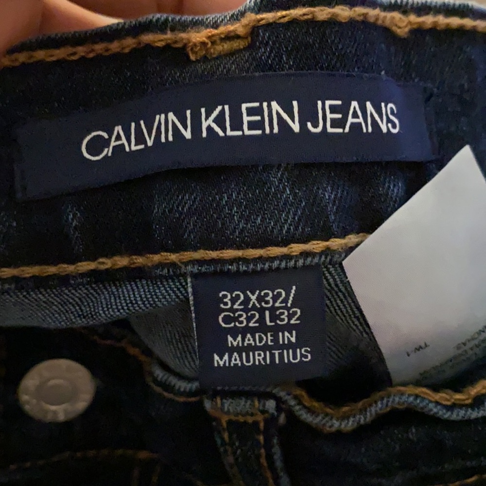 Calvin Klein - Picture 3 of 3